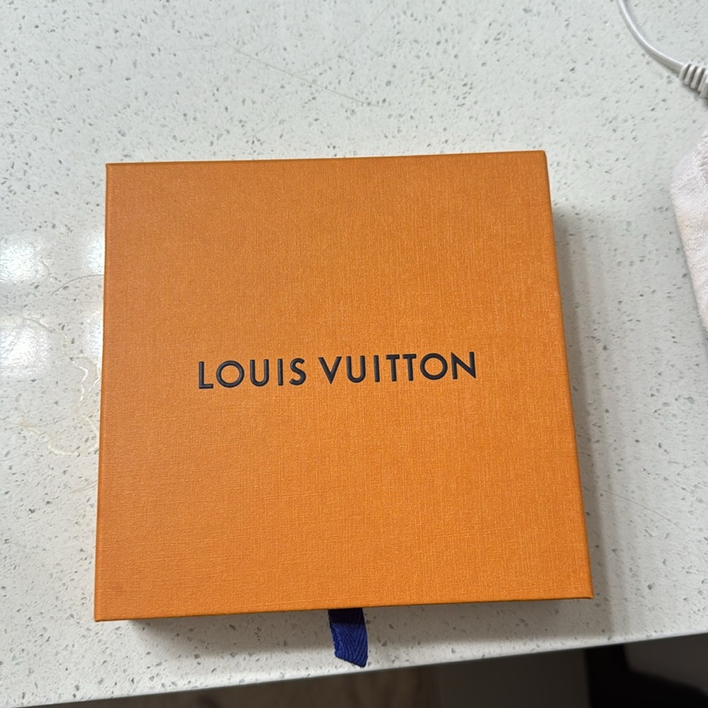 Louis Vuitton belt (reversible) - Picture 2 of 5